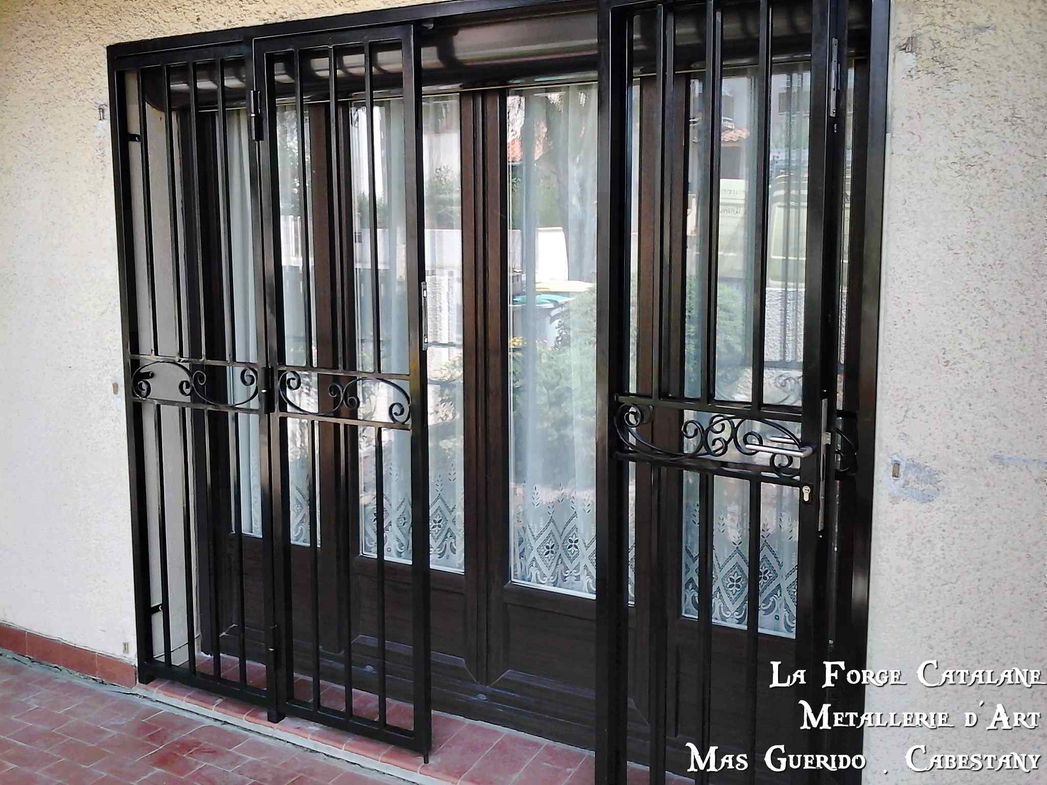 grille protection articulee 4 vantaux volute travail forge catalane 2.jpg